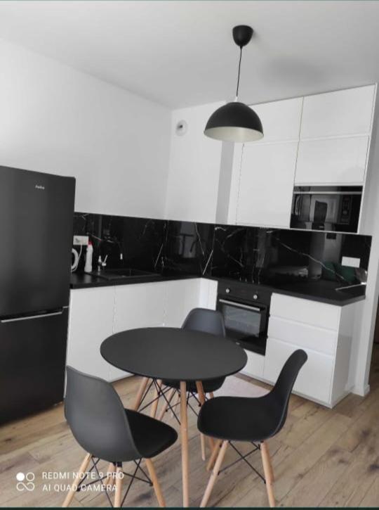 Airport Apartment Warszawa Exteriör bild